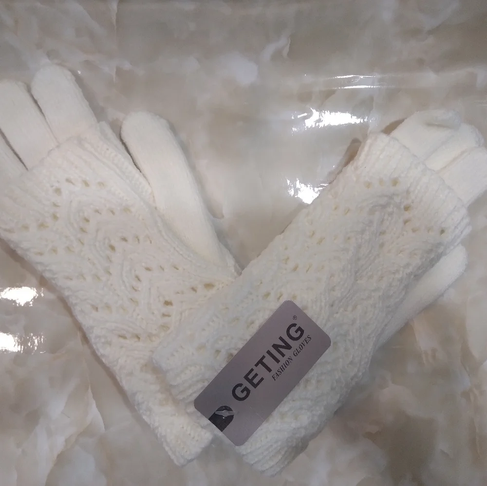 Double Layer Knitted Plush Gloves In White